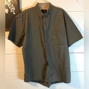 Men’s short-sleeve dress shirt, size large